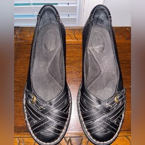 Clark Women’s Woven Black Bendable Slip On Shoe Size 7 Black Women's Flats